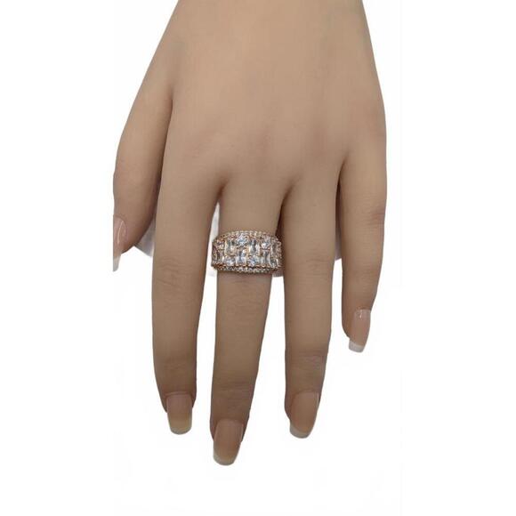 Elegant Rose Gold Crystal Ring Size 6 - Picture 2 of 5